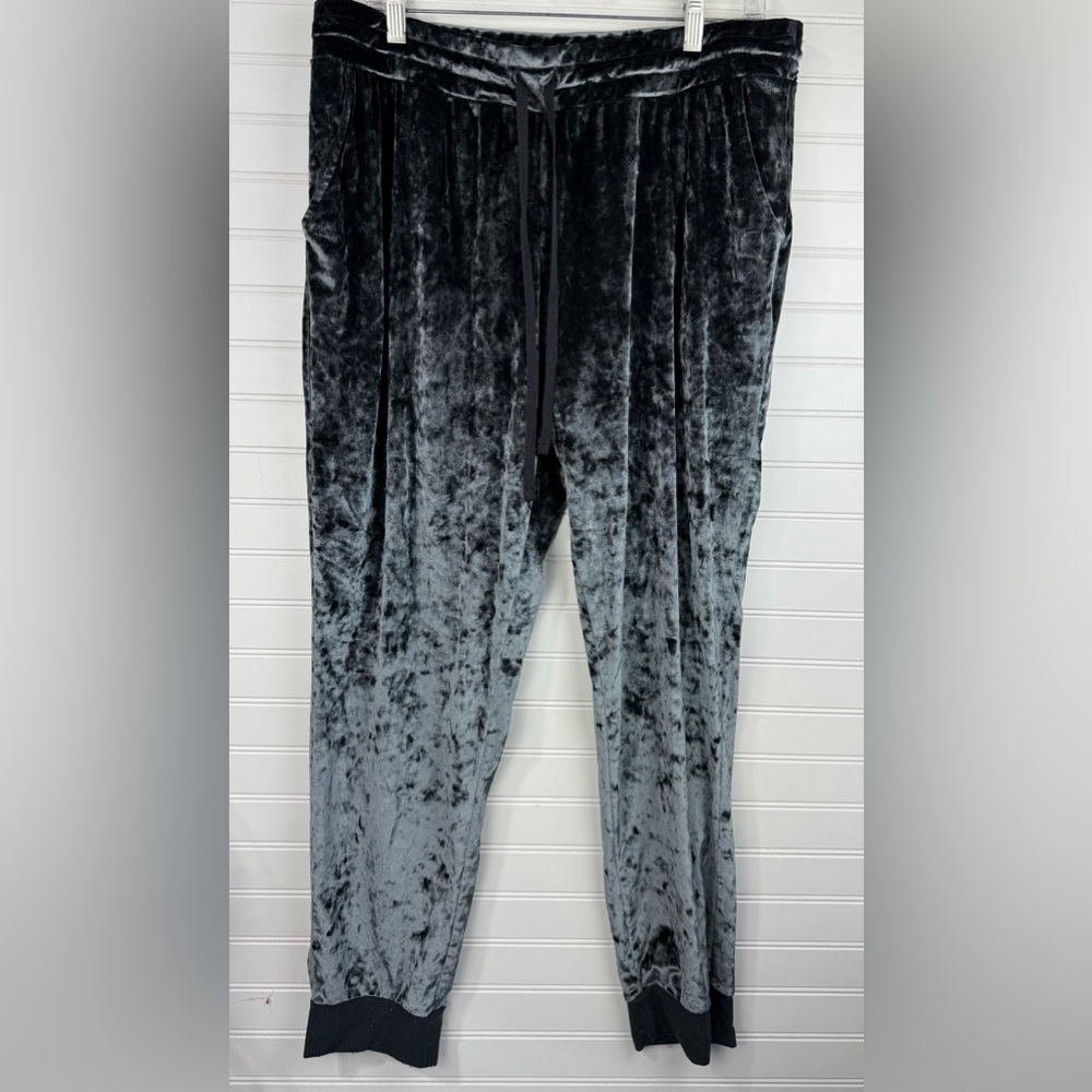 Secret Treasures women’s shiny gray blue velour jogger pajama pants. Size 16/18